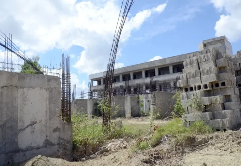 En Las Charcas tienen 7 años con las obras del liceo paralizadas