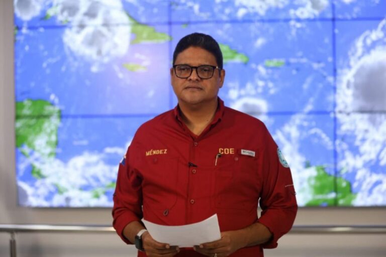 Méndez pide a la población no llevarse de especulaciones; informa hay 15 provincias en alerta roja