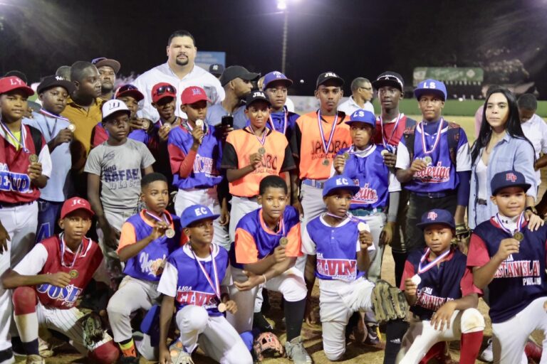 Equipo de la Academia Michel Morla de Nigua gana la Primera Copa de Béisbol Infantil Fundación Refidomsa