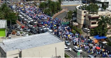 Multitud marcha contra sistema privado pensiones R. Dominicana