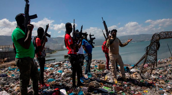 Pandilla reivindica bloqueo de principal terminal petrolera Haití