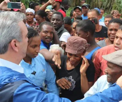 Presidente visita zonas afectadas por huracán Fiona