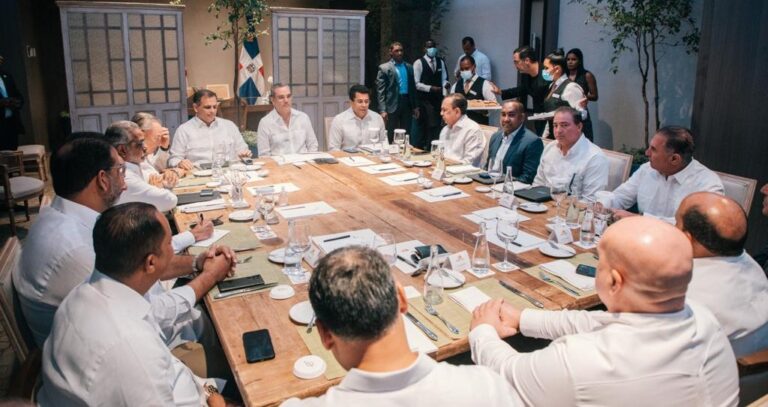 Abinader y líneas aéreas buscan convertir R. Dom. en «hub aéreo»