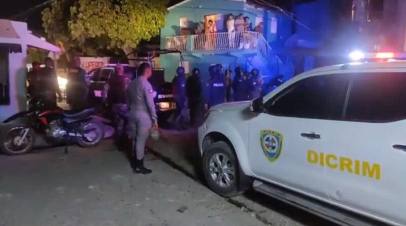 Muere uno de los policías heridos por el hombre que se atrincheró en La Romana