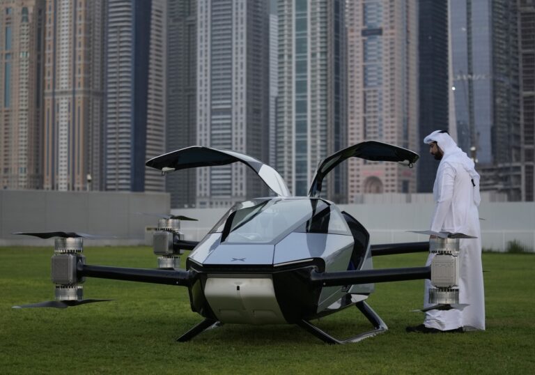 Auto eléctrico volador XPeng X2 realiza su vuelo inaugural