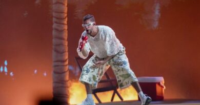 Bad Bunny desborda emociones en el primero de dos conciertos en el Estadio Olímpico «Félix Sánchez»