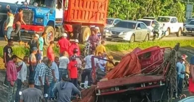 Camión choca cuatro personas autopista Duarte