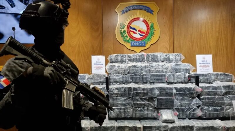 barahona-dncd-y-armada-ocupan-474-paquetes-cocaina