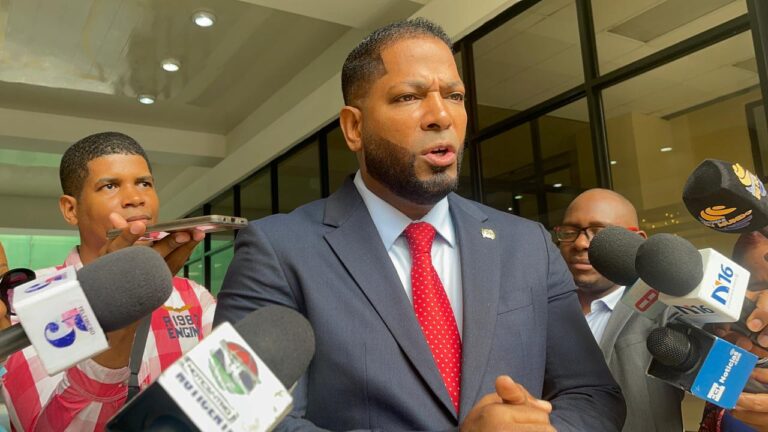 Diputado afirma que si el voto vuelve a ser manual votarán hasta los muertos