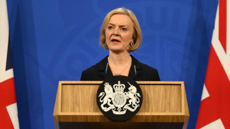 Según exasesora, Liz Truss se inventó muertes de familiares para no acudir a debates