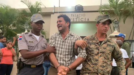 El Minerd suspende profesor acusado de abusar sexualmente de su hija