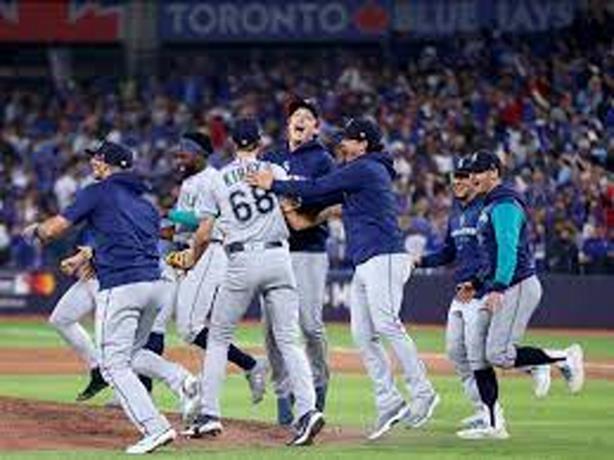 Teoscar Hernández batea dos H4s en barrida de Marineros a Toronto