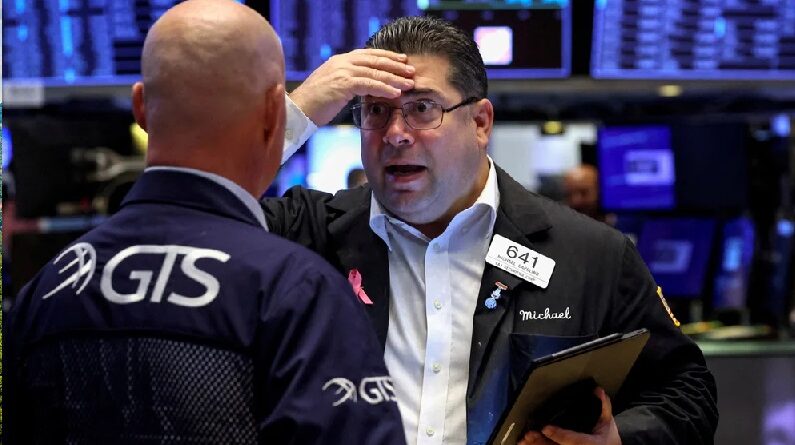 Wall Street cierra con fuertes pérdidas; temen recesión mundial