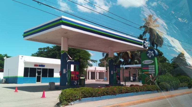 Cierran estación de combustible del alcalde de Comendador por presunta venta irregular 