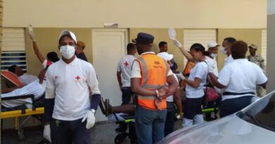 Al menos tres personas reciben asistencia médica tras ser rescatadas por un buque en el mar Caribe