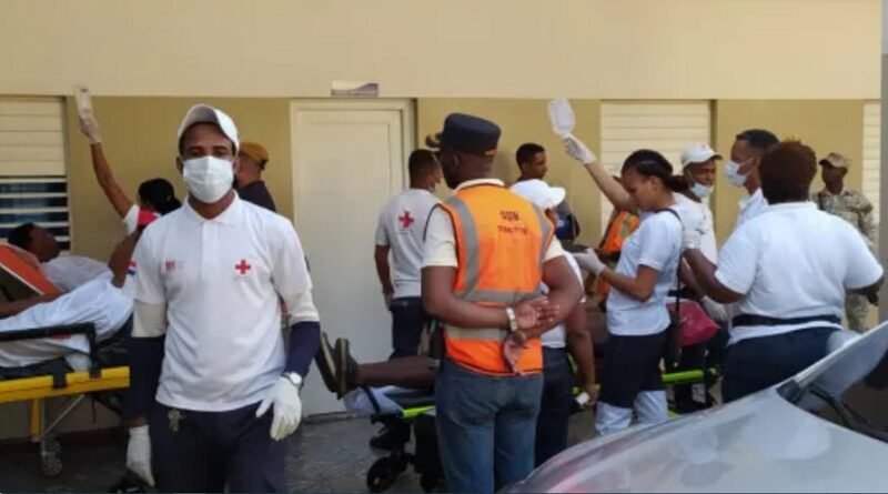Al menos tres personas reciben asistencia médica tras ser rescatadas por un buque en el mar Caribe