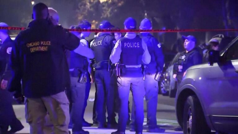 Le disparan a 14 personas en Chicago en la noche de Halloween; hay tres menores heridos