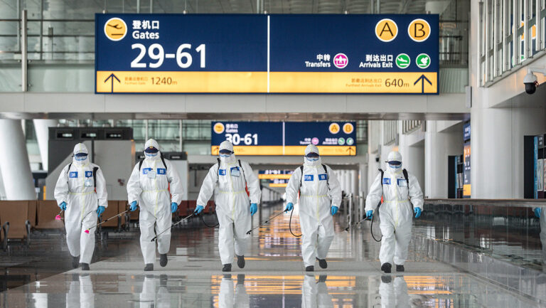 China acorta la cuarentena por covid-19 y alivia las restricciones para los vuelos