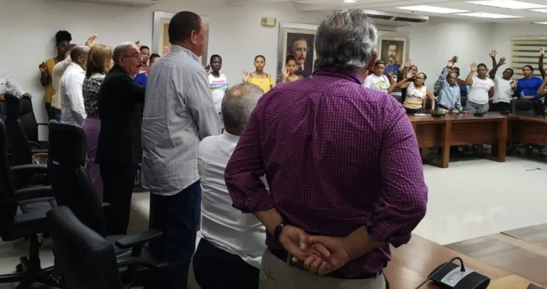 Danilo juramenta en PLD disgustados con la Fuerza del Pueblo