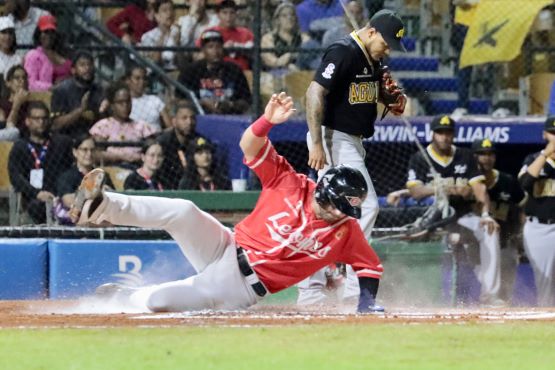 Leones derrotan a las Aguilas en el beisbol profesional dominicano