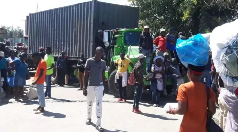 Manifestantes de Haití mantienen bloqueado paso fronterizo con RD