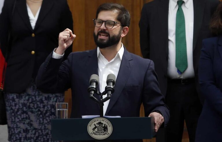 Presidente de Chile anuncia el fin de las AFP privadas