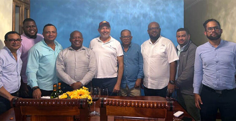 Precandidato a la alcaldía del PRM en SDE firma pacto de unidad