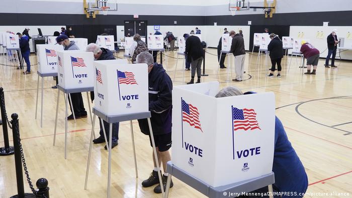 EEUU: Abren colegios electorales para elecciones de medio término