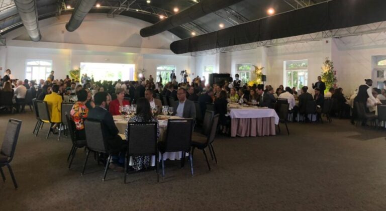 Cúpula empresarial se ausenta en acto con encargado de Negocios de la Embajada de los Estados Unidos