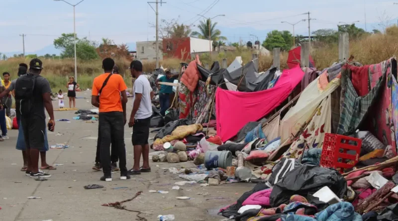 Desalojan a migrantes haitianos de campamento en frontera norte de México