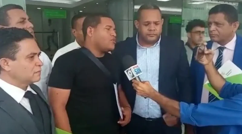 Hombre se querella contra Mantequilla por deuda de 450 mil pesos; dice fue amenazado