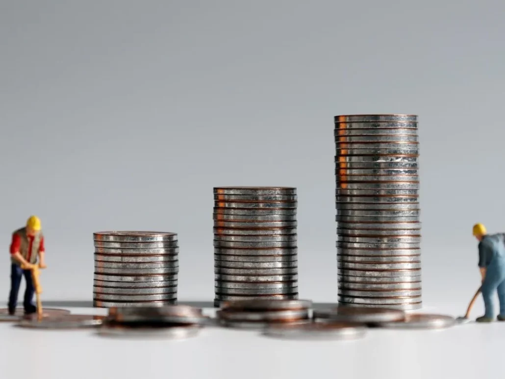 Subir mucho el salario mínimo puede elevar trabajos en Latinoamérica, según FMI