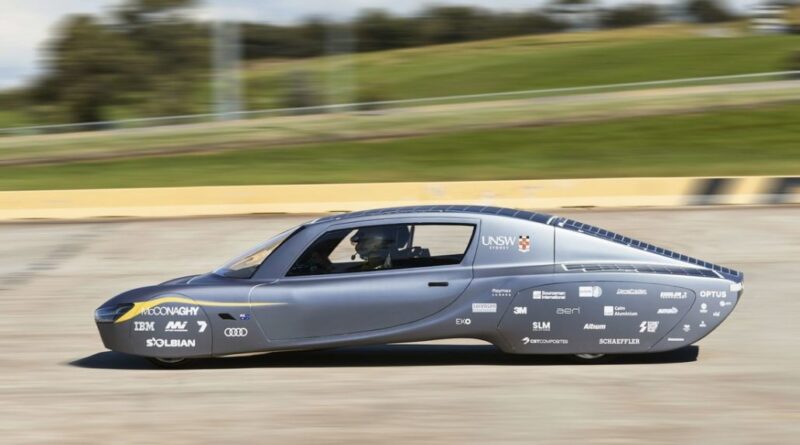 Auto eléctrico recorre 1,000 kilómetros con una sola carga solar y consigue Guinness