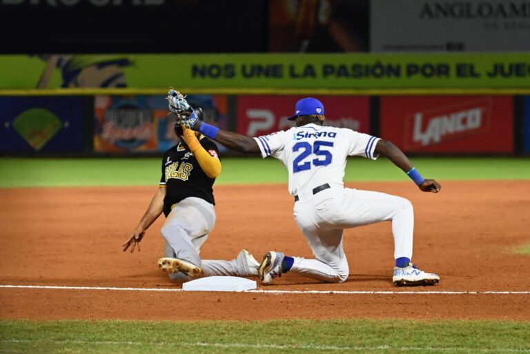 Aguilas y Estrellas dominan la postemporada beisbol de la RD