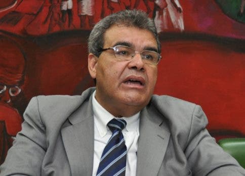 Comisión CNSS media en conflicto cita a Senén Caba