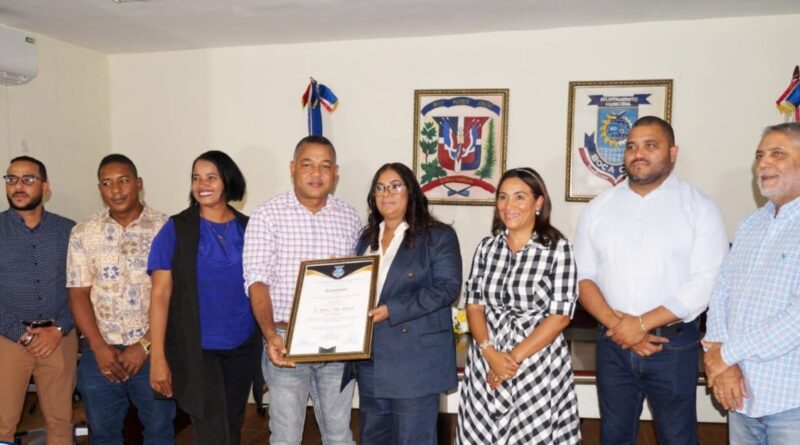 Concejo de regidores de Boca Chica, declara hijas adoptivas a las ejecutivas de AES DOM. Bredyg Disla & Alda Reyes