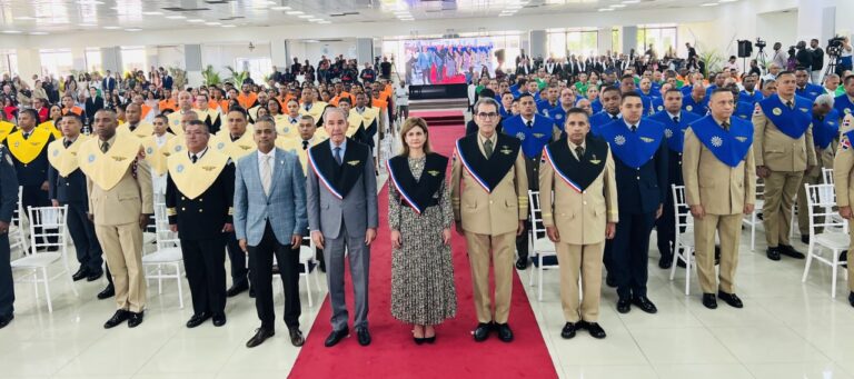 INSUDE GRADUA 5 MIL 295 CIVILES Y MILITARES