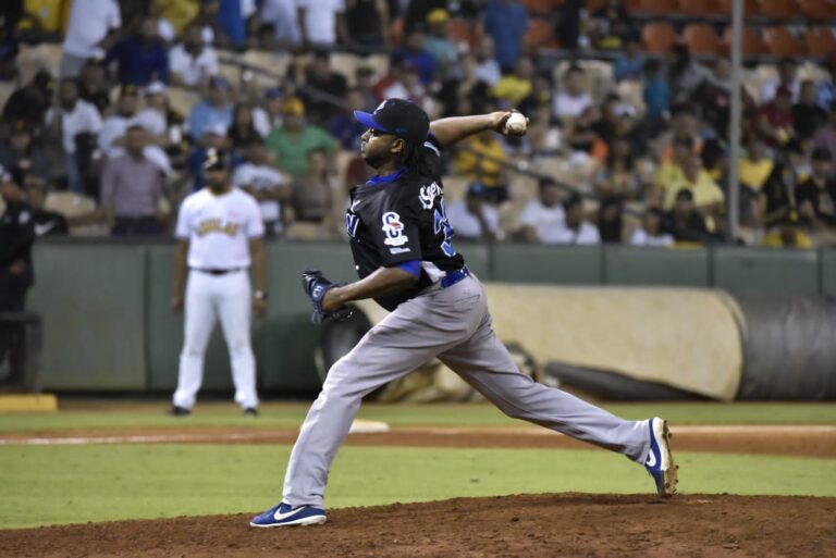 Estrellas dominan postemporada; Licey derrota Aguilas en Santiago