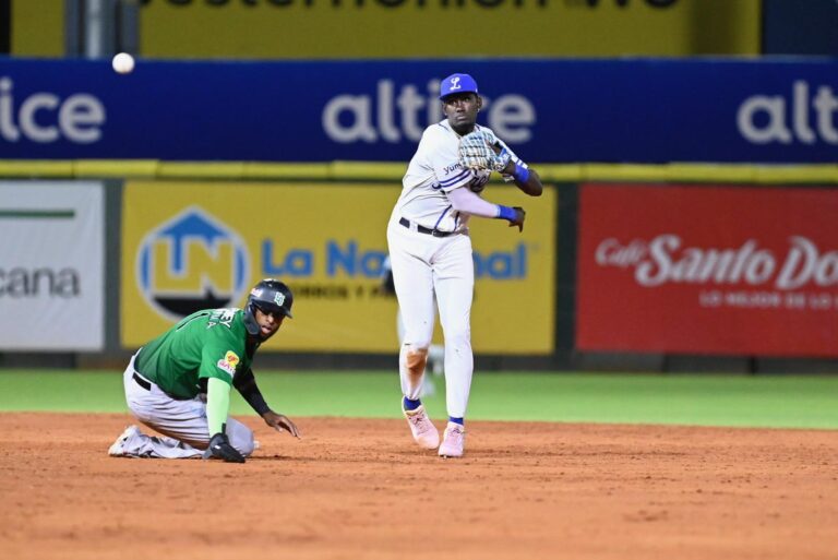 Licey y Aguilas empatan de nuevo en primer lugar del beisbol de RD