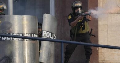 PERU: Suben a 7 los muertos en protesta por destitución presidente