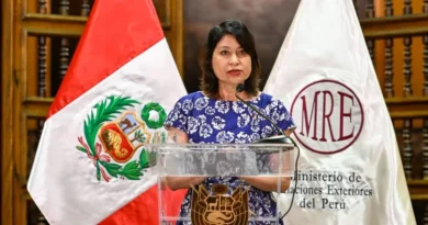 Perú da 72 horas al embajador de México para dejar el país
