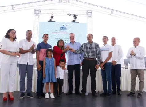 Presidente Abinader entrega 144 Viviendas Familia Feliz