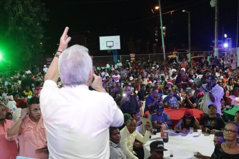 Senador participa en más de 100 actividades en la provincia de SD