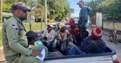 Desalojan ciudadanos haitianos ocupaban carretera en Constanza