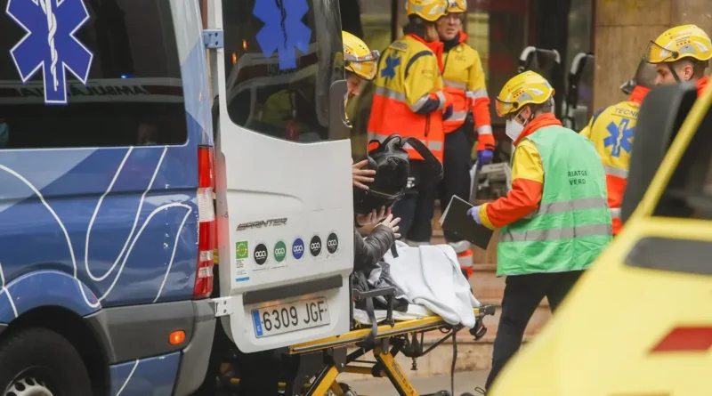 Al menos 115 heridos al chocar dos trenes en Barcelona