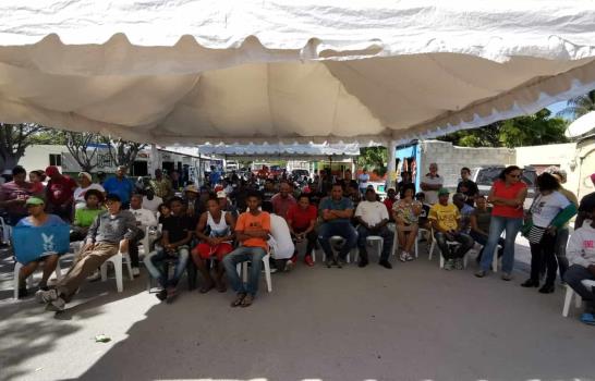Más de 40 organizaciones rechazan dos barcazas instaladas en Los Negros de Azua