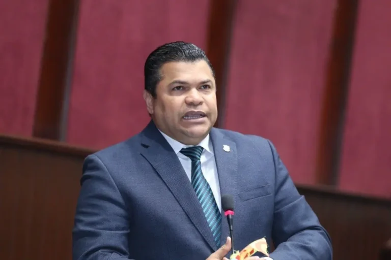 Caso de visas canceladas enfrenta a Crespo y Pacheco