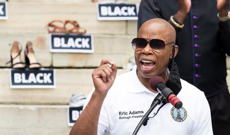 Alcalde advierte que Nueva York «no puede admitir más migrantes»