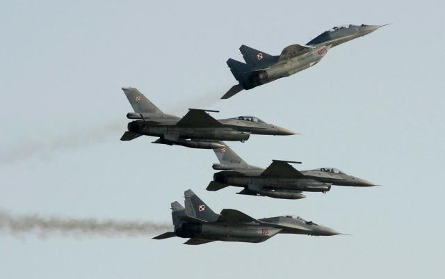 EEUU: Biden rechaza ofrecer aviones de combate a Ucrania