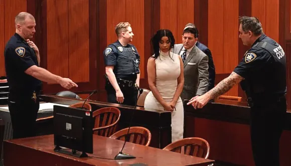 Cardi B falla en cumplir con sentencia de servicios comunitarios y jueza le concede extensión hasta marzo
